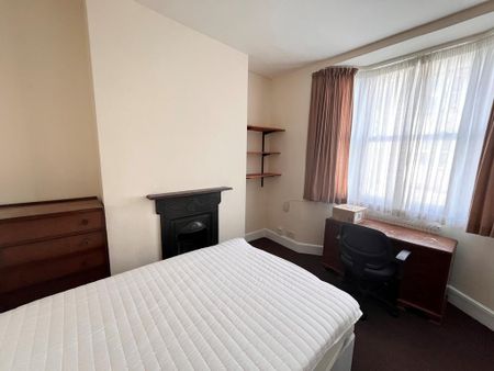 4 bedroom terraced house to rent - Photo 2