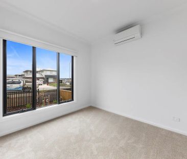 94 Carnival Boulevard, Berwick VIC 3806 - Photo 3