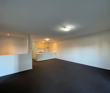 Spacious 2 Bedroom Apartment in Westall Area.... - Photo 5