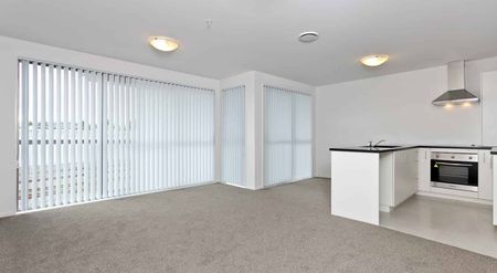 Papakura, 2 bedrooms, $550 per week - 26 Railway West St - Photo 2