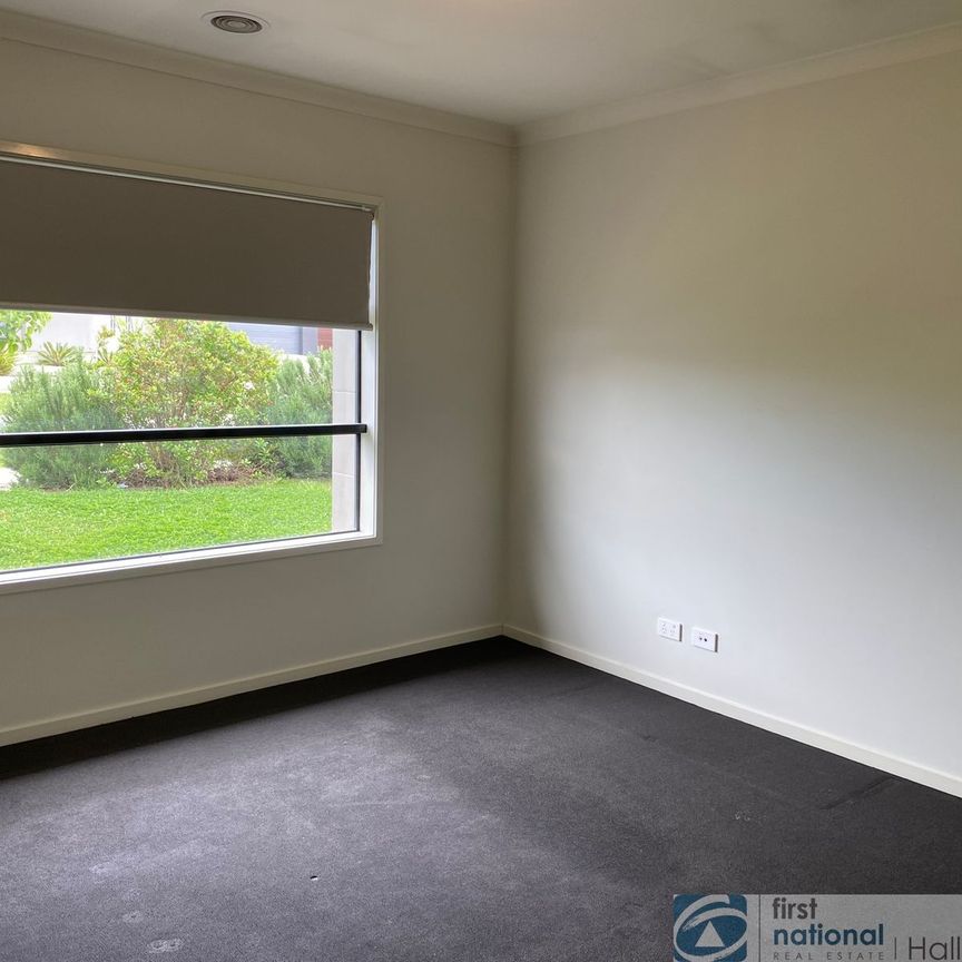 15 Vermillion Drive, Clyde North - Photo 1