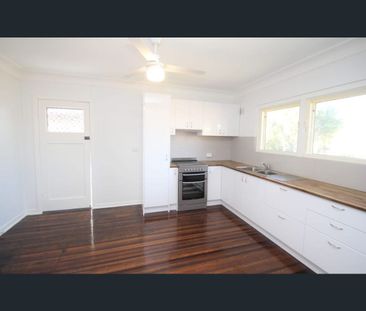 17 Peach Street, Greenslopes, Qld 4120 - Photo 4