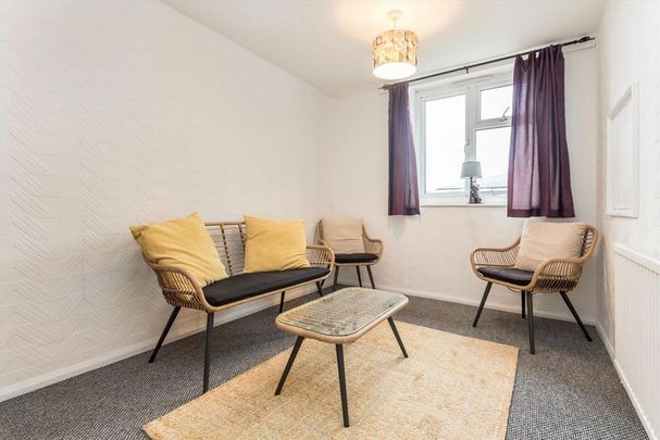 3 bedroom flat to rent - Photo 1