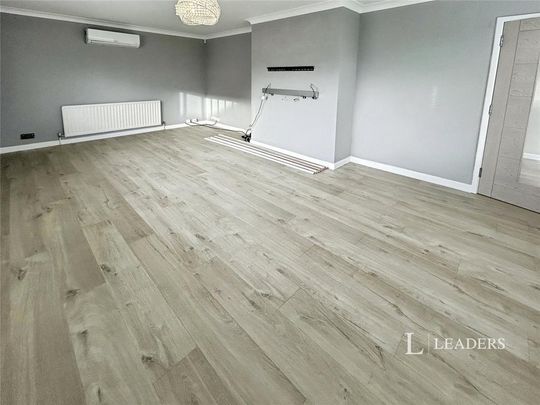 4 bedroom detached house to rent - Photo 1