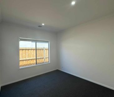 6 Arvo Way, Berwick VIC 3806 - House For Rent | Domain - Photo 1