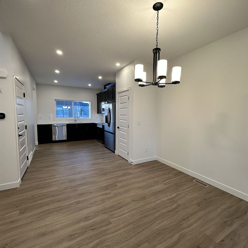 9 Silverton Glen Gate SW, Calgary - Photo 1