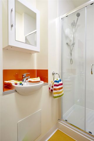 Crown House, - Photo 2