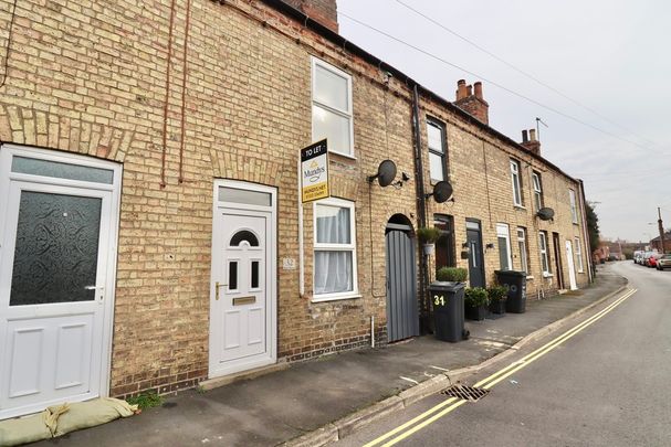 2 bedroom Mid Terraced House to let - Photo 1