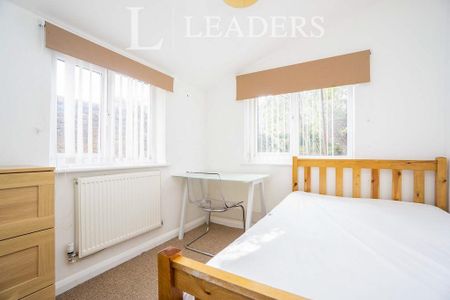 1 bedroom in a house share to rent - Photo 3