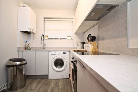Price £1,500 pcm - Available 24/01/2026 - Unfurnished - Photo 5