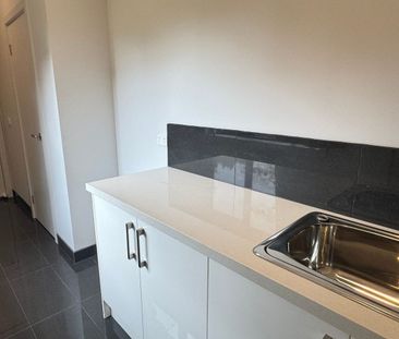 Stunning Home in Prime Clayton South Location - 4 Bedroom Family Ho... - Photo 4