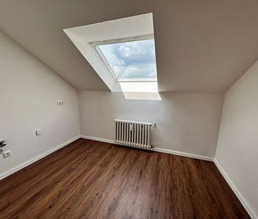 Komplett sanierte und renovierte 1,5-Zimmer-DG-Wohnung an Einzelperson zu vermieten - Foto 1