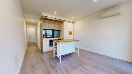 Position Perfect – Light-Filled Carlton Apartment - Photo 4