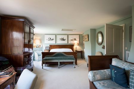 The Gatehouse, Englefield Green - Photo 3