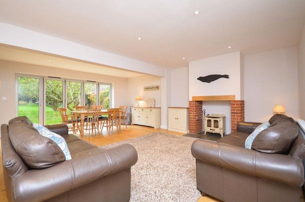 5 bedroom detached house to rent - Photo 1