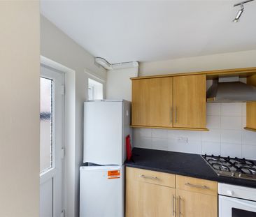 Charles Avenue, Lenton Abbey, Beeston, Nottingham, NG9 - Photo 6