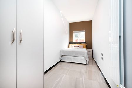 2 Bed Flat, Ilford, IG3 - Photo 3