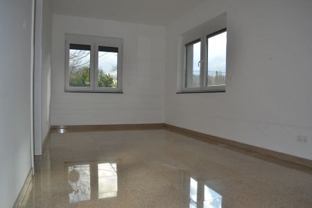 ATEMBERAUBENDER GARTEN - ZENTRAL BEGEHBARE ZIMMER - KÜCHE - SOFORT VERFÜGBAR! - Photo 5