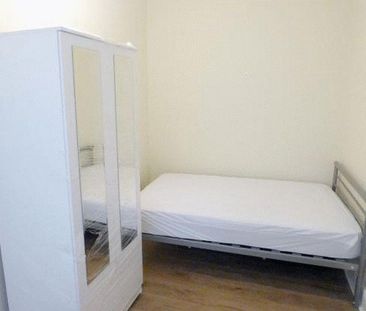 4 bedroom terraced house to rent - Photo 6