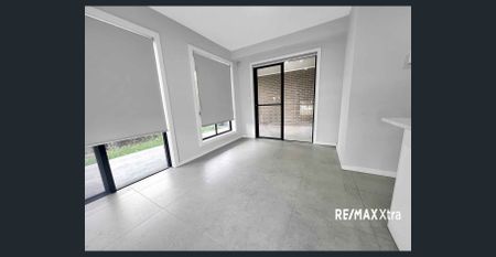 Modern Townhouse Living Awaits in Family-Friendly Oxley Park! - Photo 2