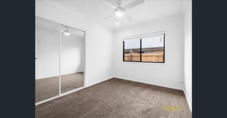 Modern 3 bed duplex in a convenient location - Photo 2