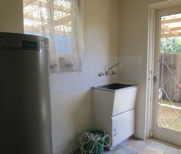 Spacious Two Bedroom Townhouse - Photo 4