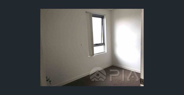 Spacious 3 Bedroom Apartment ***2 mins walk to Campsie station*** - Photo 1