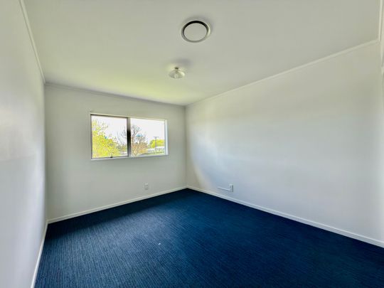 Spacious 7-Bedroom Family Home - Room for Everyone! - Photo 1