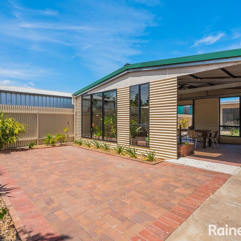 A prime location and a fabulous makeover… a home where the timeless charm of the 1950's meets modern luxury! - Photo 1