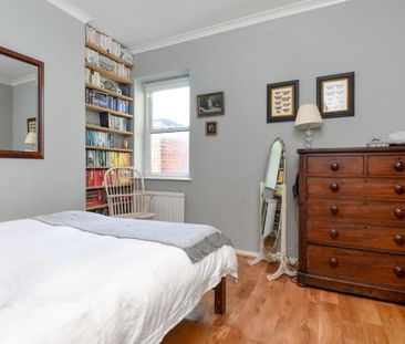 Barnard Road, London SW11 - Photo 1
