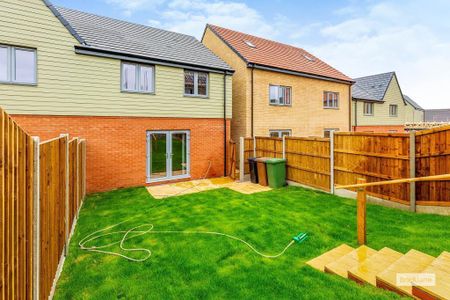3 bedroom end of terrace house to rent - Photo 3