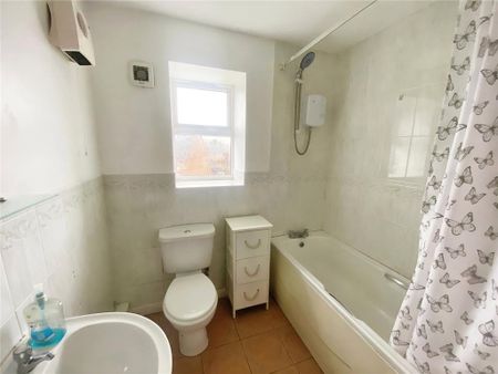 2 bedroom flat to rent - Photo 4