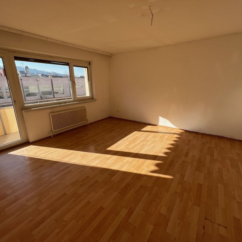 Kindberg. Großzügige Wohnung mit Loggia.-- 4 Monate Gratismiete - Photo 1