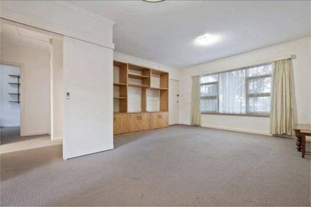 Neat, Trendy and Convenient Two Bedroom Maisonette - Photo 5