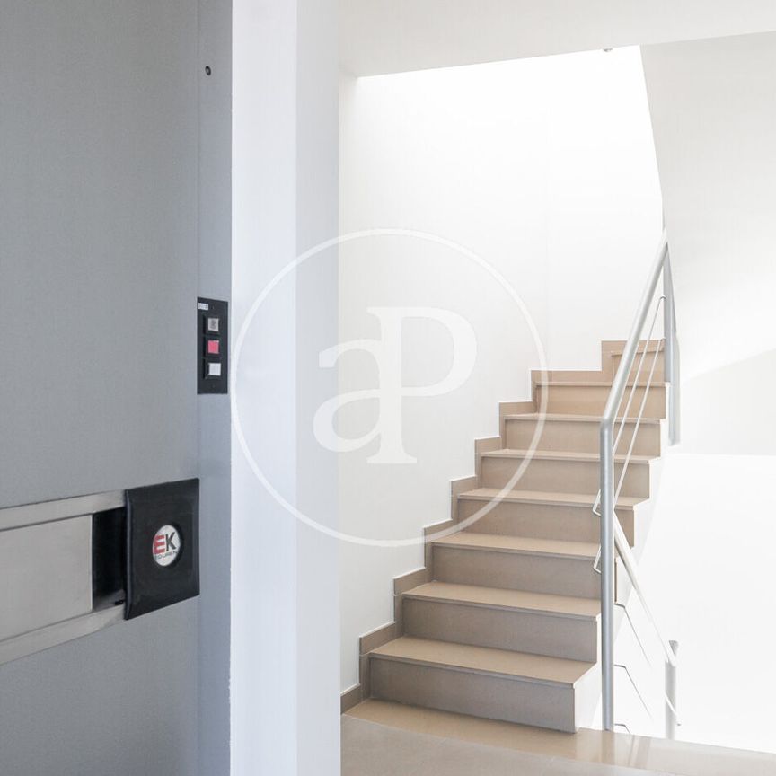 House for Rent in Sant Gervasi - Photo 1