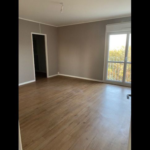 Location Appartement 4 pièces 76 m² Le Blanc - Photo 1