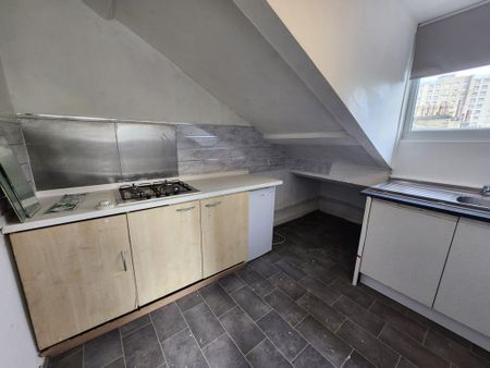 1 bedroom in a house share to rent - Photo 4