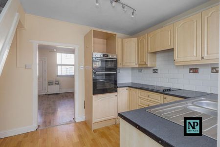 2 bedroom terraced house to rent - Photo 4