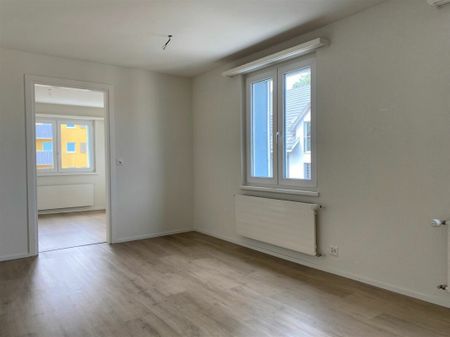 Sehr gepflegte 3,5-Zi.-Wohnung mit grosser Terrasse - Photo 2
