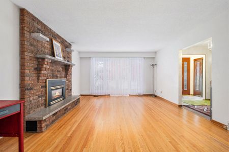 For Lease - 6 Blue Spruce Court, Blackburn Hamlet, Ontario - Photo 4