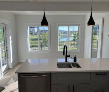 Spectacular view, modern suite | 1921 Davidson Wynd Southwest, Edmo... - Photo 1