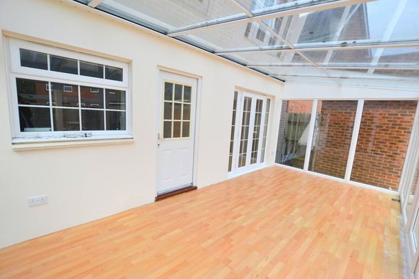 5 bedroom detached house to rent - Photo 1