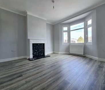 Felixstowe Road, London, N9 - Photo 1