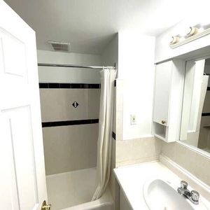 Studio - Westmount - $1,200 /mo - Photo 2