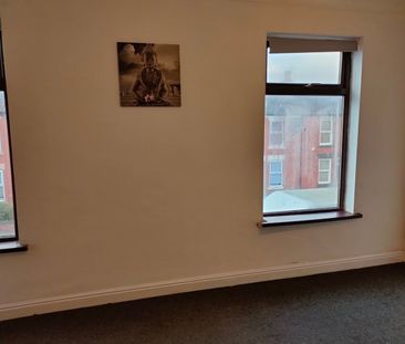 2 Bed Terraced House, Dundas Road, S9 - Photo 1