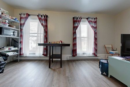 For Lease - 15 1/2 Forin Street, Belleville, Ontario - Photo 3