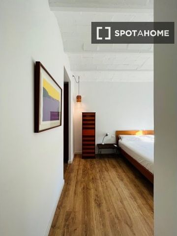 barcelona, Catalonia 08001 - Photo 3