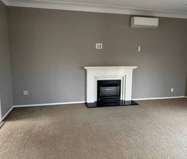 3 Bedroom, 1 Bathroom Plenty of car space - Photo 3