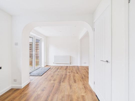 4 bedroom semi-detached house to rent - Photo 1