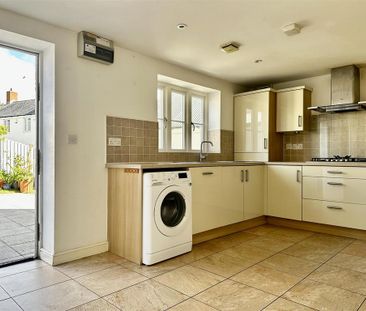 3 bedroom semi-detached house to rent - Photo 5